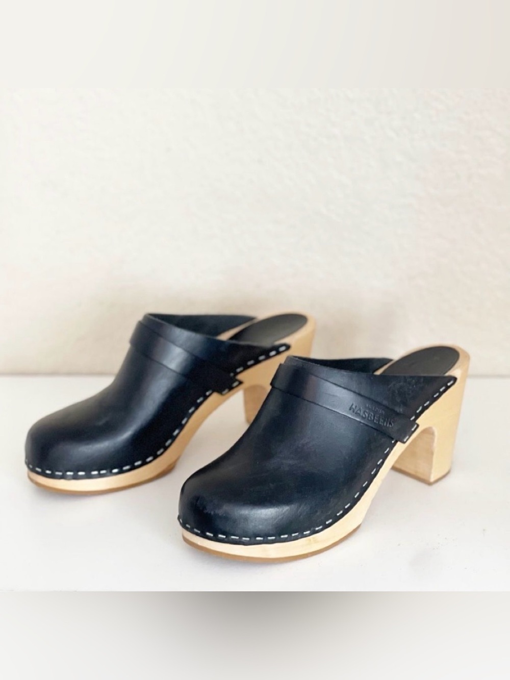 Swedish Hasbeens Black and Tan Mules with Wooden Platform. 9/40 - Picture 3 of 15